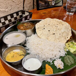 南インド料理 葉菜 - スペシャルミールス（ポークビンダル、長いもとしいたけのイシチュー）