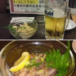 大衆すし居酒 穴場 - 生ビール（388円）に、メール会員入会特典の一品（つぶ貝かなんか）プレゼント。下は真イカ沖漬け（488円）。