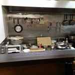 成蔵 - 人気店はやっぱりどこも綺麗に管理されているなぁと厨房を見た後に