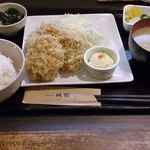 ※今回は特ひれとんかつ定食2400円を頂く事にしました。