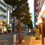 成蔵 - 隣にはコリアンバル的なお店もあるようですが