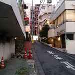 成蔵 - BOOKOFFを過ぎると、ハケを登るような坂道が左手に見えてくるのでその道を進み