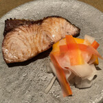 六雁 - 六雁(鰤の炭火焼、柿なます)