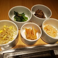 ビーフキッチン 恵比寿店 - ナムルとキムチ