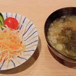 函館グルメ回転寿司 函太郎  - サラダ、味噌汁