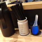 麺屋 彩音 - 卓上。