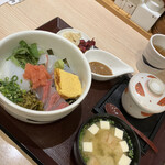 海鮮丼 日の出 - タイが美味しかった　