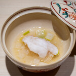 鮨 四心 - 根室のキンキの蒸し寿司 下仁田葱と生姜の餡