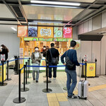 梅田 ミックスジュース 本店 - いつ行っても一定数の客足が。^ ^