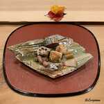 御料理 寺沢 - 鯖ずし､太刀魚 南蛮漬､茹で落花生､赤鯥の炭火焼､くもこ炙り､子持昆布､鯨ベーコン､香茸の白和え