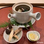 御料理 寺沢 - 松茸と二子里芋と熊肉の土瓶蒸し