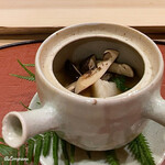 御料理 寺沢 - 松茸と二子里芋と熊肉の土瓶蒸し