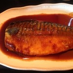 街かど屋 - テカリがうまそうな鯖煮です