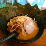 川出拉麺店 - 海苔の迫力