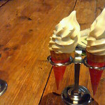 もろみ蔵 - 醤油ソフトクリーム（250円）