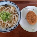 Yamashou - あついうどん小(220円)+コロッケ(90円)