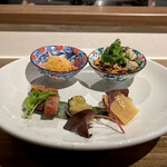 中華ダイニング 一途一心 - ・前菜盛合せ
        →くらげの冷菜 レモン風味   →よだれ鶏   →広東式チャーシュー   →蒸し牡蠣の冷菜   →大根の醤油漬け
      チャーシュー激うまあああああ！
      よだれ鶏も激うまあああああ！