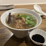 中華ダイニング 一途一心 - バクテー
      うめえええええええええええ
      豚肉が脂あってトロトロで激うまああああああああ
      スープもマジ美味しい
      付属のタレもうめええ
      薬膳感あって普段食べない味！超いいわー。
      外食の意義を感じる。