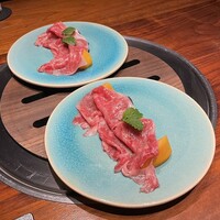 焼肉牛印 銀座店 - サーロインと季節のフルーツ。美味し。