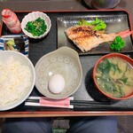 利代 - 焼魚(赤魚の粕漬)定食(生卵)_¥1,000