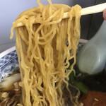 すずや食堂 - 支那そばは細麺　硬めに茹で上げされてます