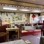 台湾料理　久香亭 - 席の間隔が広めのくつろぎ空間