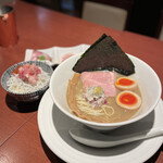 酒肴場 屯 - 濃厚煮干し蕎麦（味玉入り）¥950、海鮮丼¥500 