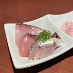 酒肴場 屯 - 海鮮丼¥500（ブリ、ハガツオ、アジ）