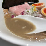 酒肴場 屯 - 濃厚ながらマイルドなスープ