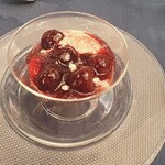 帝国ホテル - 炎の演出 ダークチェリーとフランボワーズのジュビレ