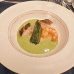 帝国ホテル - スズキのポワレと海老のソテー シーフードのエッセンスと生海苔、浅葱のクリームソース