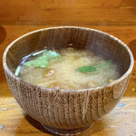Hisamoto - なめこに豆腐と三つ葉のお味噌汁、これも美味しい♪