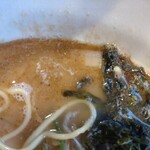 麺処福吉 極 - 魚粉浮いてるよ(*^^*)