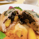 シェ・アキラ - 大山鶏胸肉の詰め物(きのこ、栗、銀杏)
