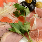 ビリー・バルゥーズ・ビア・バー - 