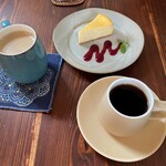 Sakurai Coffee - 料理写真:ホットコーヒー、小浜島黒糖ラテ