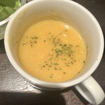 Bistro Roven - 「ホワイトソースのロールキャベツ」(1300円)セットのスープ