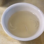 マレーシア屋台バル ちりばり - ランチメニュー「ドライチリ板麺(パンミー)」(900円)セットのスープ