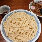 つけソバ いしい - メンマ&チャーシューつけソバ大盛り450g
            欲張って一番高いのにした
            優しいお味だが懐には厳しかった(^^;)