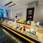 文明堂東京 - ◎店内は明るく綺麗。スタッフさんは親切丁寧！