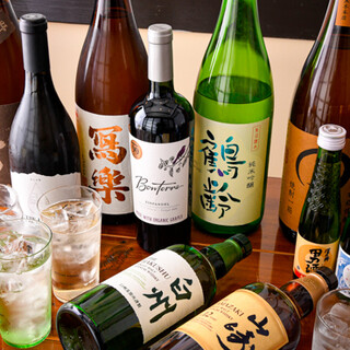 季節の日本酒やワイン、シャンパンなどのお酒も取り揃えます