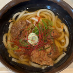 わさび - 牛すじうどん 990円。