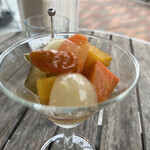 エル．エス　カフェ - カクテルグラスで出てくるピクルス