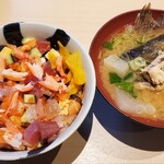 Sushi Hanatei - 本日の海鮮まかない丼とあら汁