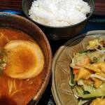 Gomi Hacchin - 野菜炒めセット