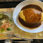 膳処ほさか - オムライス　800円　サラダ付き