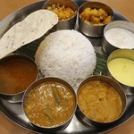 カレーリーブス カフェ＆レストラン - 