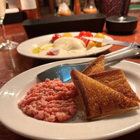 カルネジーオ イースト - 