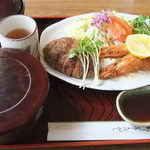 虹 - 和風ハンバーグ（近江牛）と車エビ定食（１，１００円）