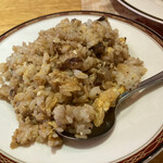 ステーキ・海鮮　リヤン・ド・ファミーユ - ガーリックチャーハン玉子入り(無料)なんですね♪